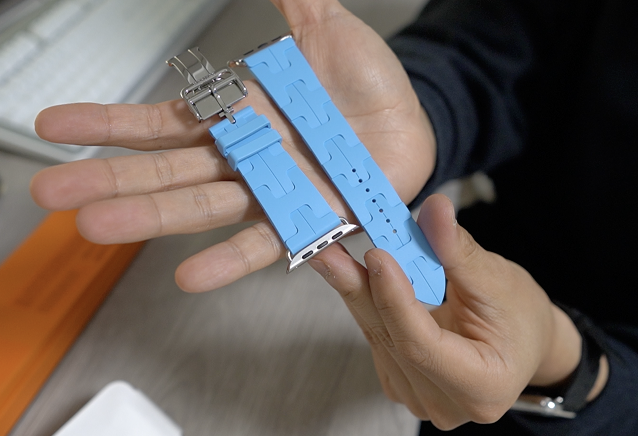 レビュー】Apple Watch Hermèsの新作バンド「キリム・ブルーセレスト 