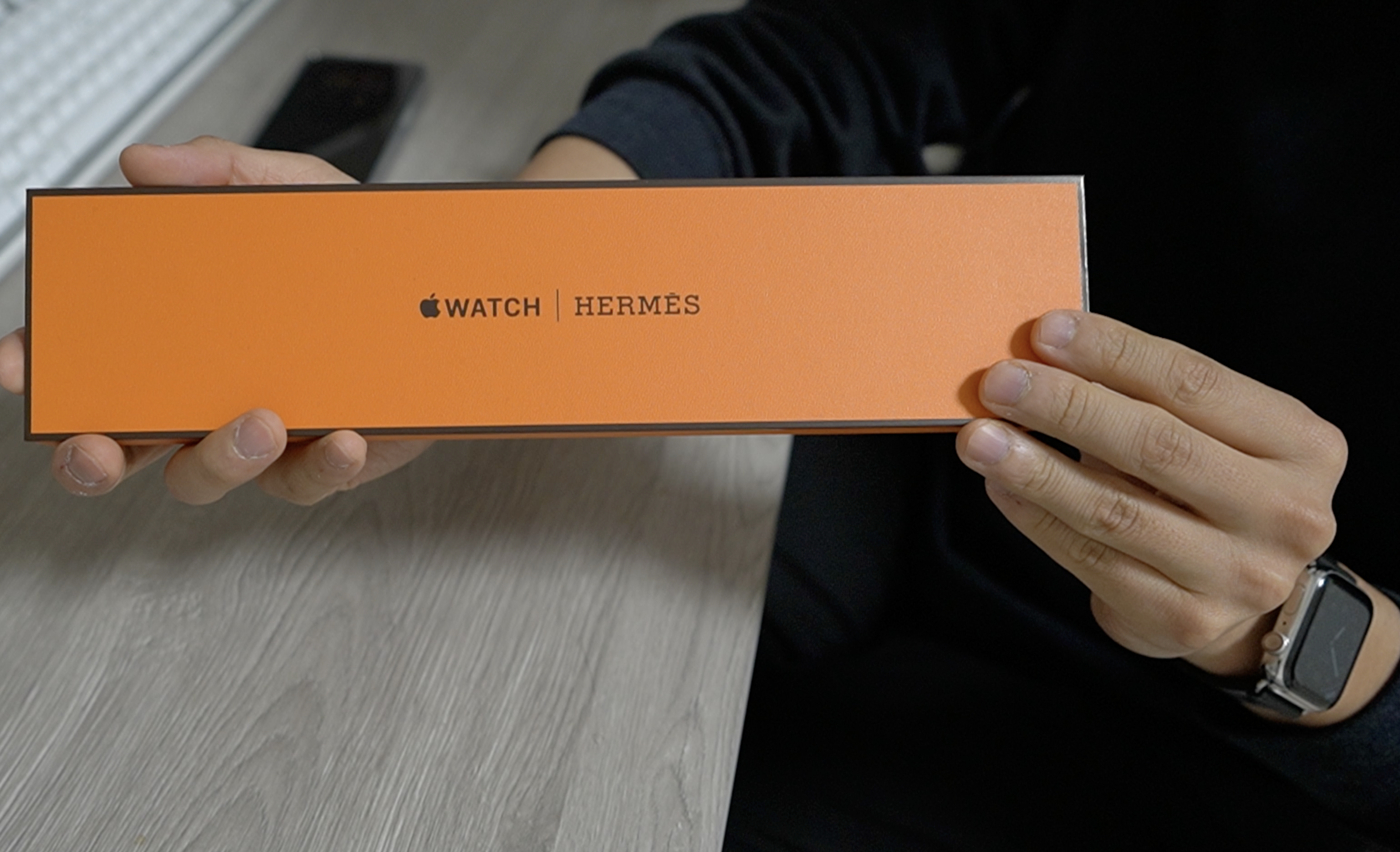 レビュー】Apple Watch Hermèsの新作バンド「キリム・ブルーセレスト 