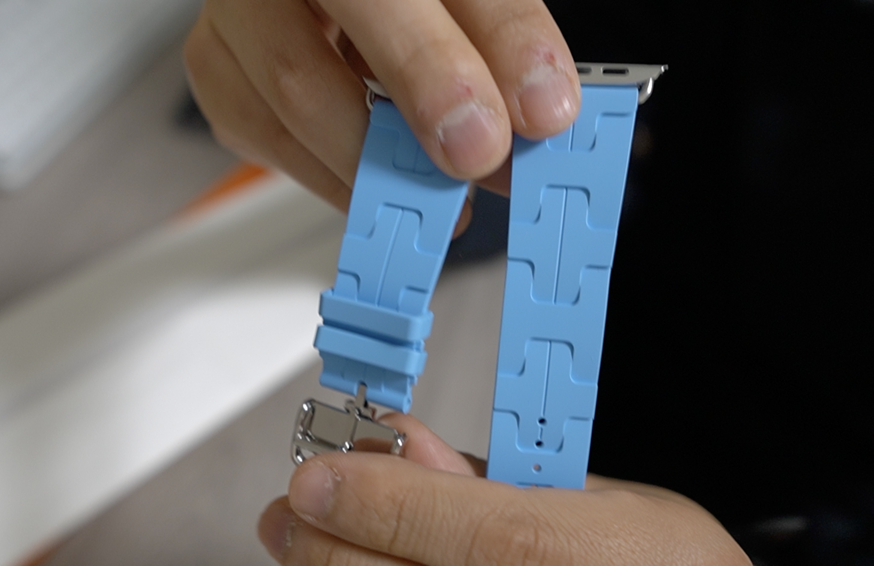 レビュー】Apple Watch Hermèsの新作バンド「キリム・ブルーセレスト 