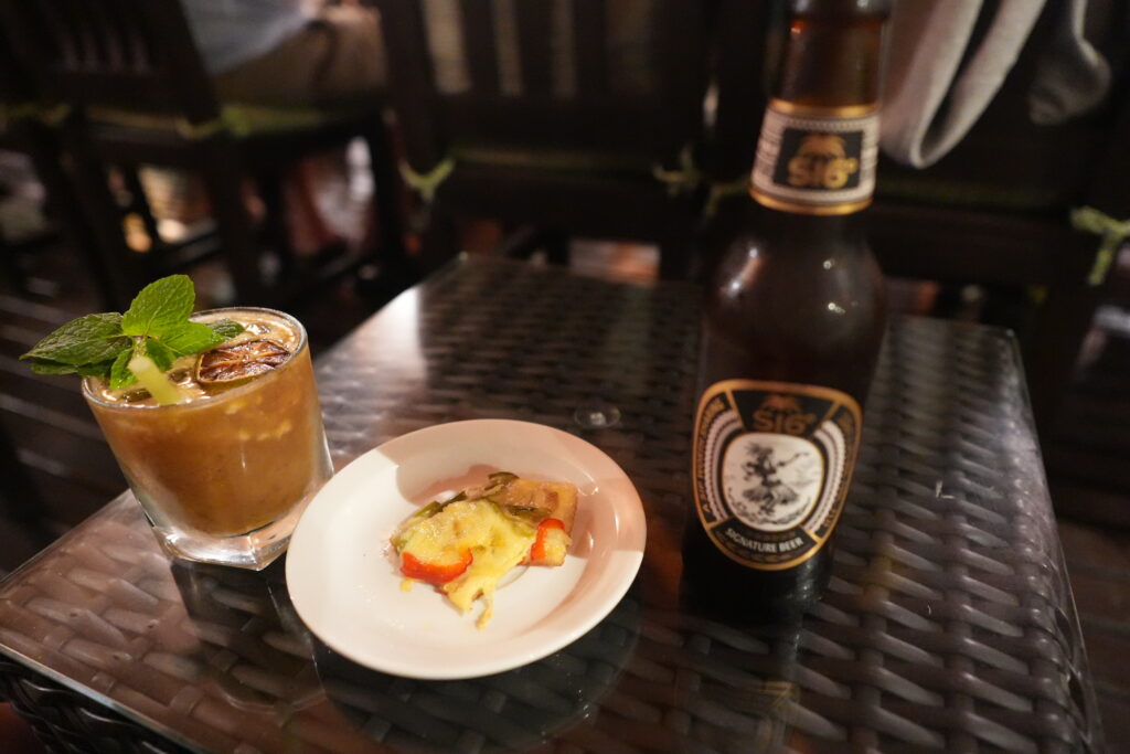 Namale Resort & Spa 2日目(7/24)ディナー カクテルとビールと小皿