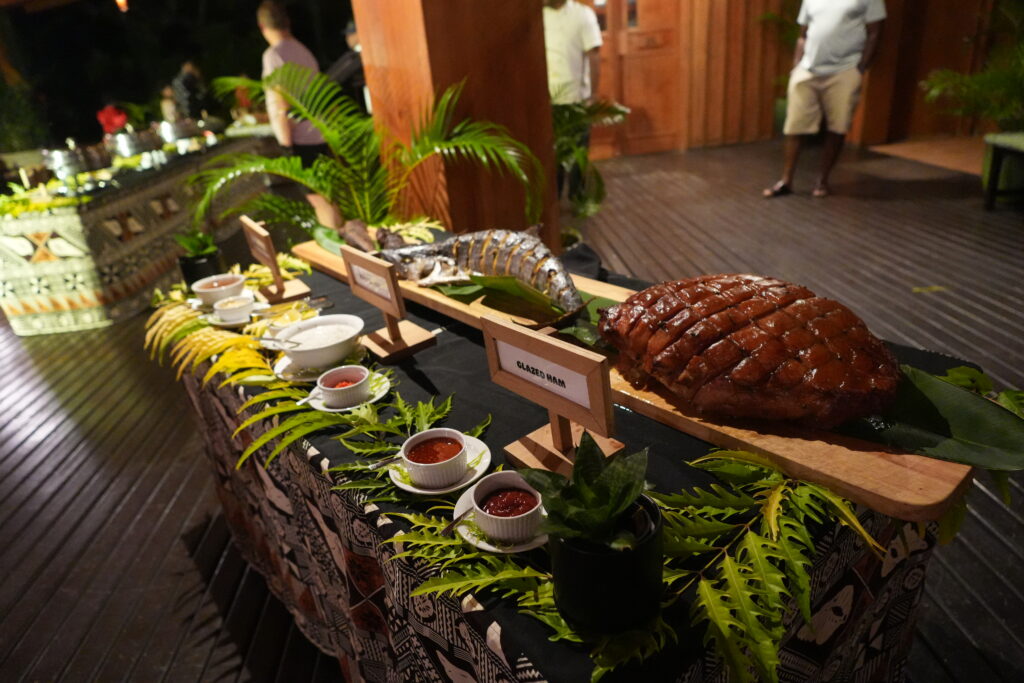 Namale Resort & Spa 2日目(7/24)ディナー グレーズドハム