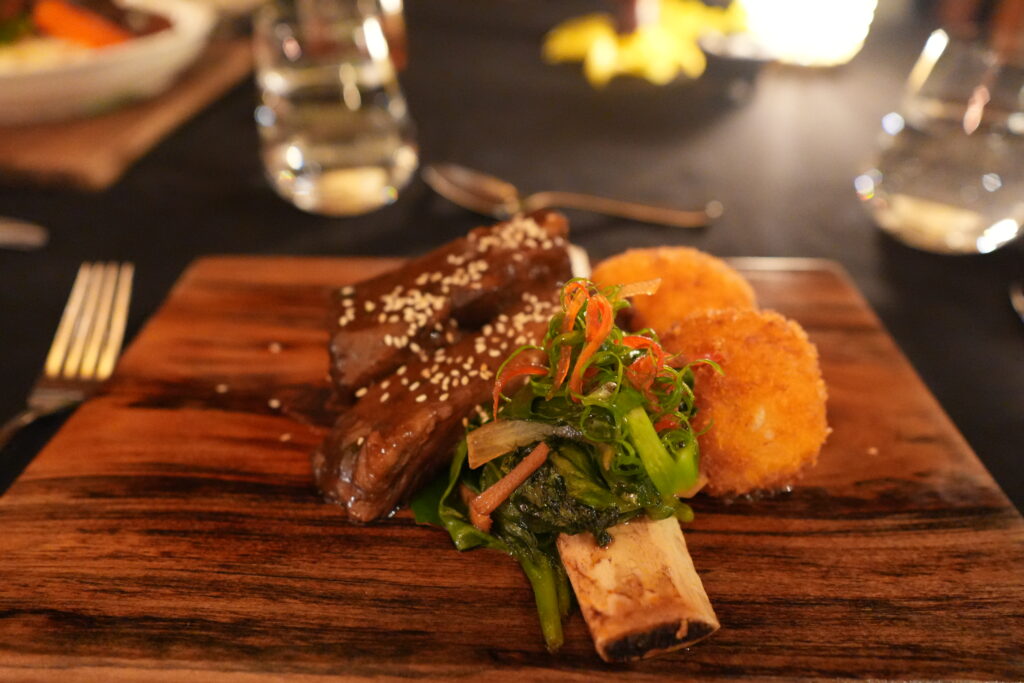 Namale Resort & Spa 3日目(7/25)ディナー ボルケーノ・ショートリブ(Volcano Short Ribs)