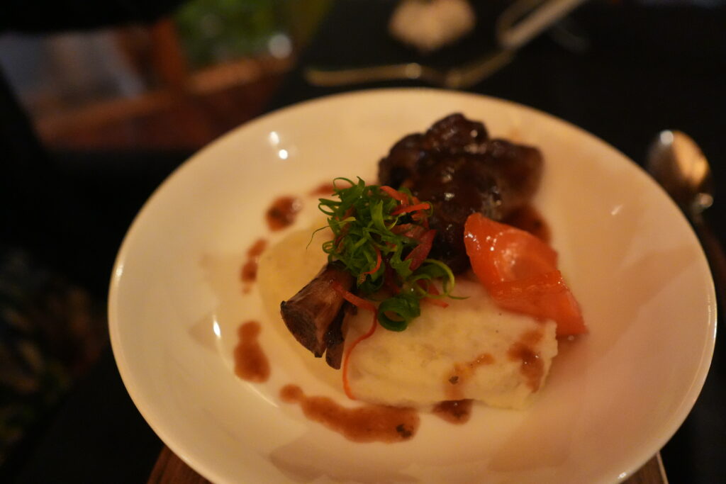 Namale Resort & Spa 3日目(7/25)ディナー ラボ・スタイル・ラムシャンク(Lovo Style Lamb Shank)