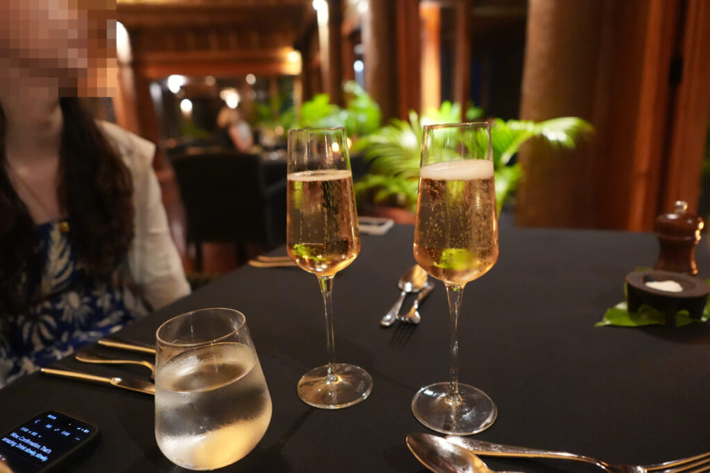 Namale Resort & Spa 1日目(7/23)ディナー 乾杯のスパークリング(1枚目)